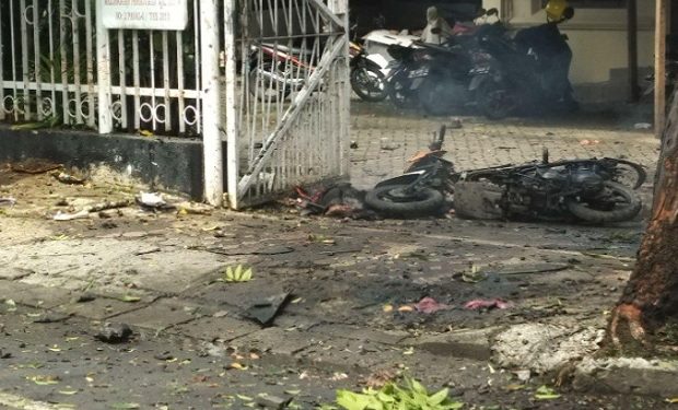 Bom Bunuh Diri di Gereja Katedral Makassar: Duka Umat Katolik di Hari Minggu Palma