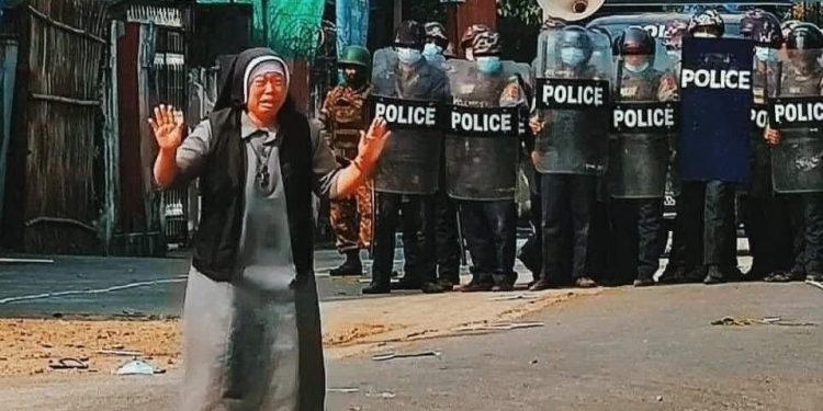 Suster Rose yang Berani Mati Demi Membela Pengunjuk Rasa di Myanmar