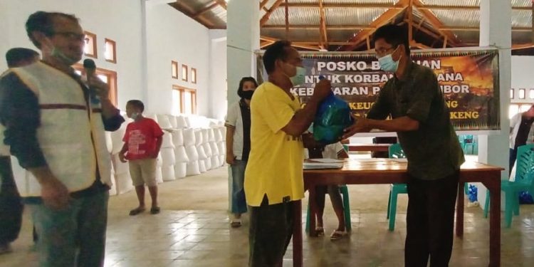 Keuskupan Ruteng Salurkan Bantuan bagi Korban si Jago Merah di Pasar Lembor