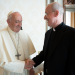 Paus Fransiskus Dukung Imam yang Beri Perhatian Khusus Bagi Kelompok LGBT