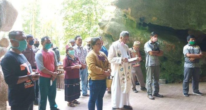 Umat Katolik Kutai Timur Kembali Berdoa di Gua Maria Setelah Direhabilitasi