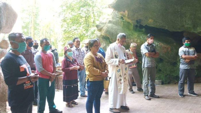 Umat Katolik Kutai Timur Kembali Berdoa di Gua Maria Setelah Direhabilitasi