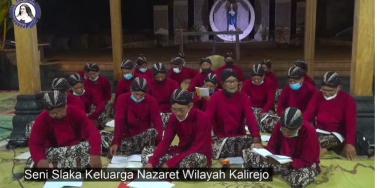 Rayakan HUT 94 Tahun, Paroki Santa Theresia Lisieux Boro Tampilkan Seni Slaka