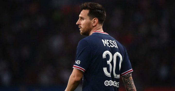 Paus Fransiskus Dapat Jersey Lionel Messi