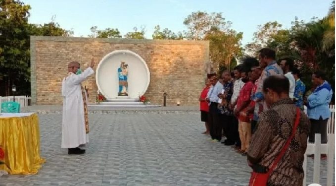 TNI Ikut Pemberkatan Patung Bunda Hati Kudus di Gereja di Papua