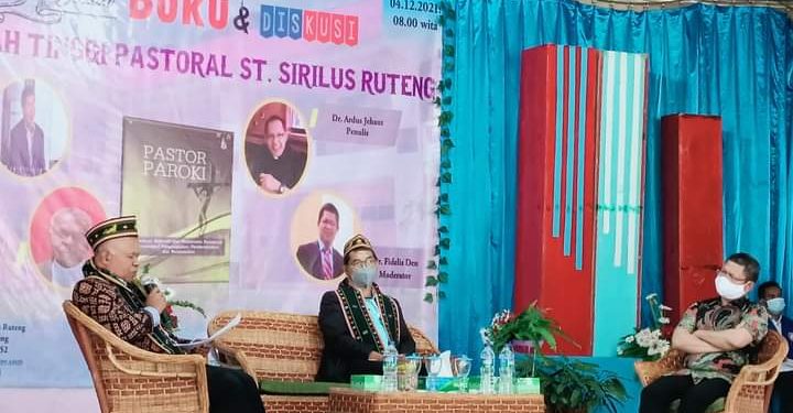 Stipas Ruteng Bedah Buku “Pastor Paroki”, Karya Romo Doktor Ardus Jehaut
