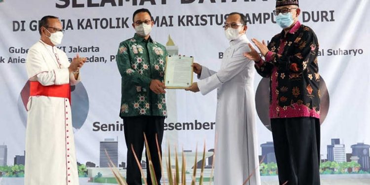 Pemprov DKI Serahkan IMB Gereja Katolik di Tambora