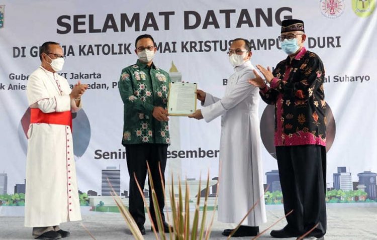 Pemprov DKI Serahkan IMB Gereja Katolik di Tambora
