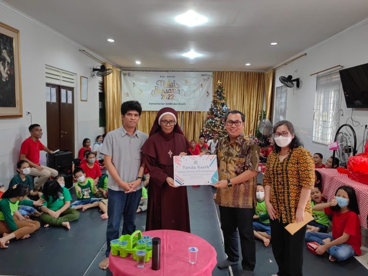 Alumni Driyarkara Berbagi dengan Anak-Anak PA Kasih Mandiri Bersinar