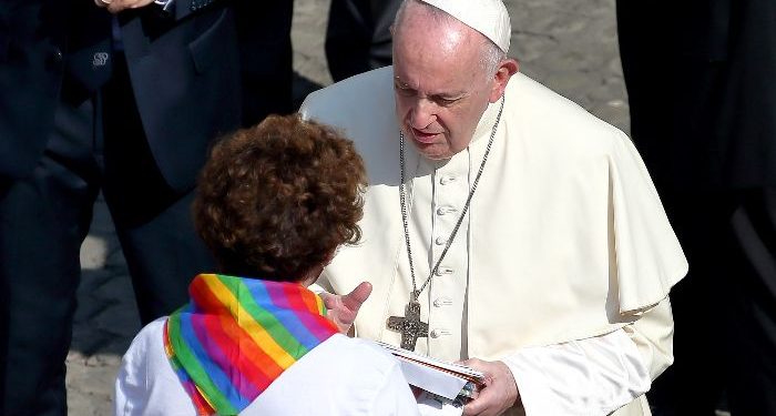 Paus Fransiskus: Homoseksualitas “itu bukan kejahatan. Ya, tapi itu dosa”