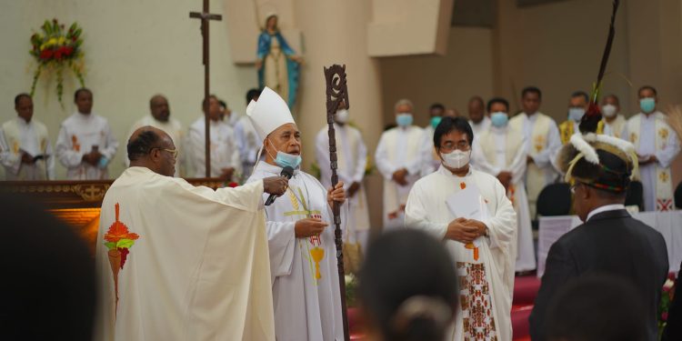 Mgr. Leo Laba Ladjar OFM Resmikan Gereja Katedral Jayapura, Ribuan Umat Hadir
