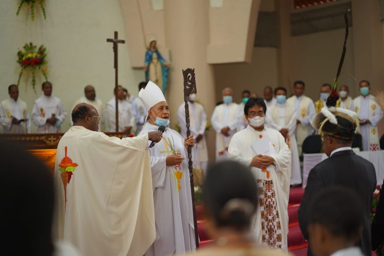 Mgr. Leo Laba Ladjar OFM Resmikan Gereja Katedral Jayapura, Ribuan Umat Hadir