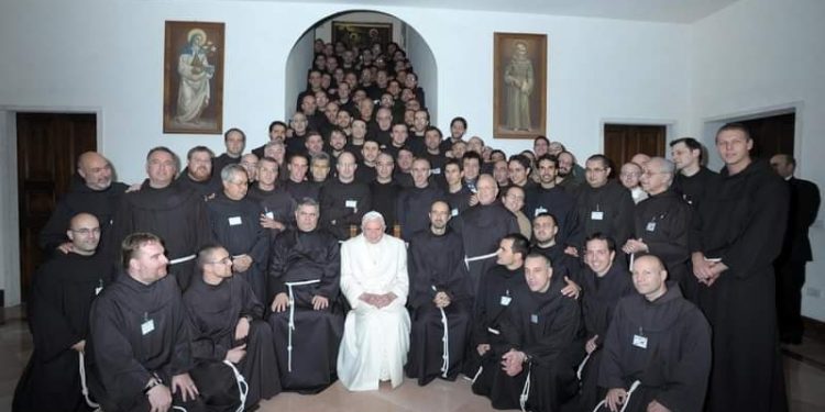 Pemimpin OFM Sedunia Ungkap Kedekatan Paus Benediktus XVI dengan Tradisi Fransiskan