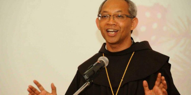 Uskup Paskalis Kenang Permintaan Terakhir Pastor Alfons Suhardi OFM