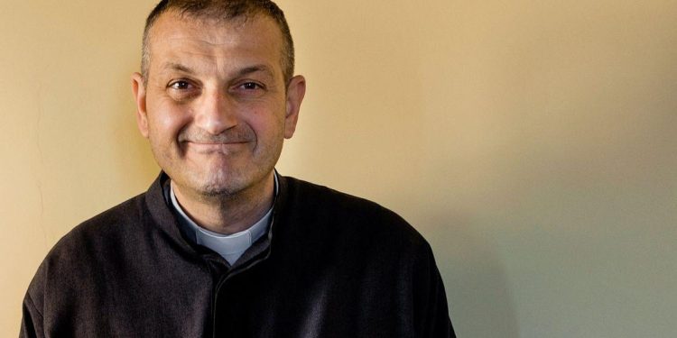 Imam yang Pernah Diculik ISIS Ditahbiskan Jadi Uskup Agung Homs di Suriah