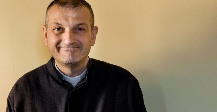 Imam yang Pernah Diculik ISIS Ditahbiskan Jadi Uskup Agung Homs di Suriah