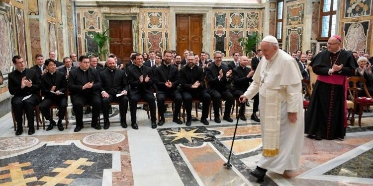 Tiga Pesan Paus Fransiskus bagi Para Imam, Diakon, dan Seminaris