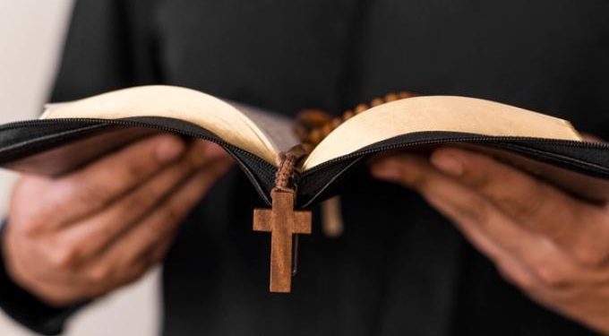 Apa Perbedaan antara Khotbah dan Homili?