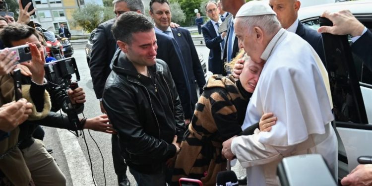 Usai Keluar dari Rumah Sakit, Paus Fransiskus Menyindir: ‘Saya masih hidup’