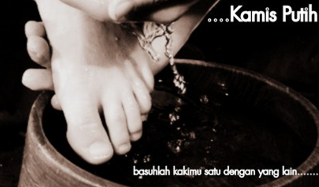 Membasuh Kaki: Identitas Kita Orang Katolik