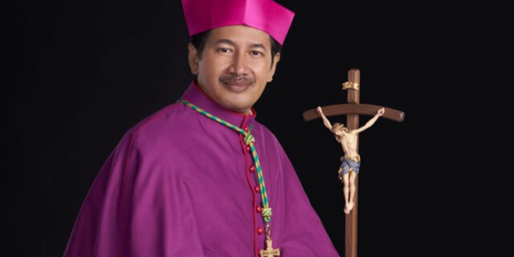 Mgr. Vinsensius Setiawan Triatmojo Ditahbiskan Jadi Uskup Tanjung Karang
