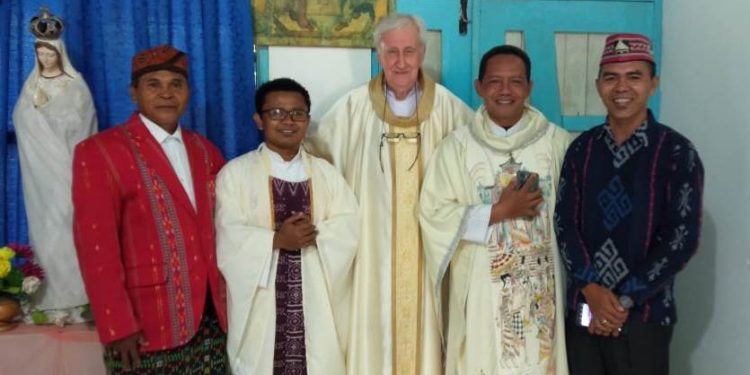 Pater Alan Nasraya SVD, Misionaris Asal Irlandia Rayakan Emas Imamat di Paroki Pacar-Flores