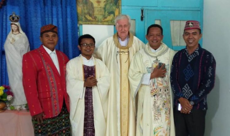 Pater Alan Nasraya SVD, Misionaris Asal Irlandia Rayakan Emas Imamat di Paroki Pacar-Flores