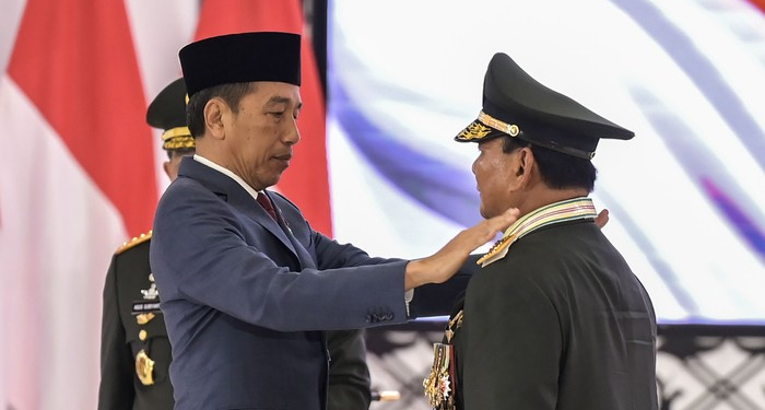 Langkah Jokowi Beri Gelar Jenderal Kehormatan kepada Prabowo Tuai Kritik