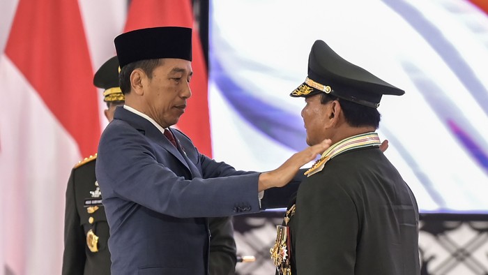 Langkah Jokowi Beri Gelar Jenderal Kehormatan kepada Prabowo Tuai Kritik