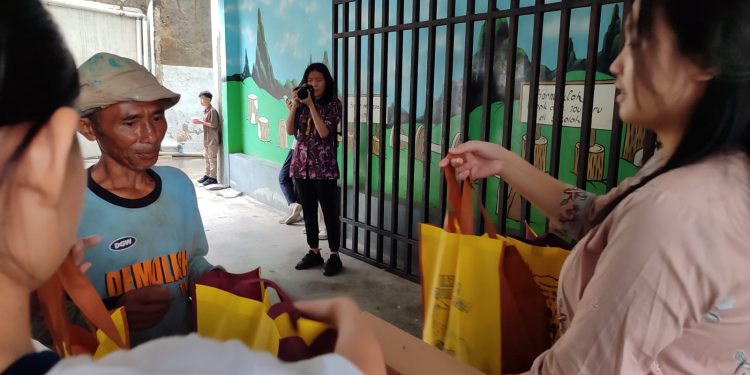 Sekolah Katolik Tarsisius Gelar Bakti Sosial; Ajak Siswa Bersolider