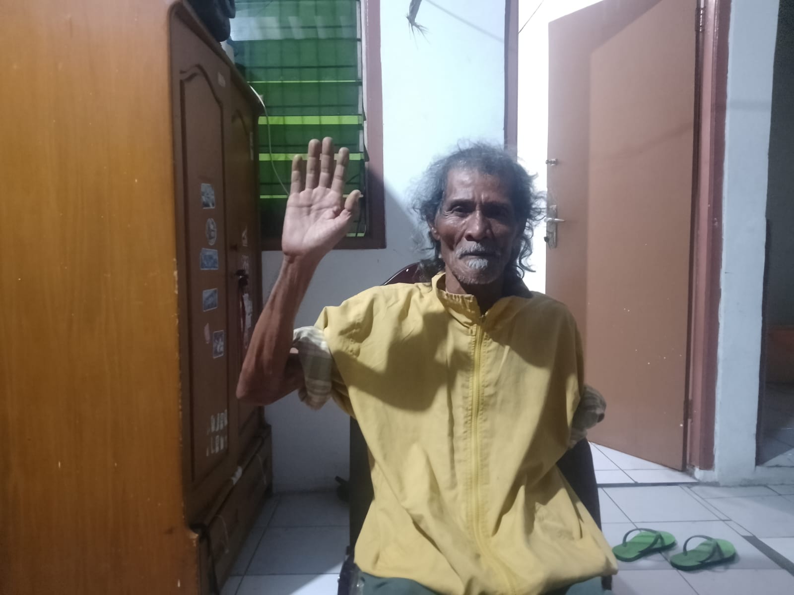 “Malu sebagai Orang Indonesia”, Seorang Juru Parkir Bicara Soal Ketua RT Bubarkan Mahasiswa Katolik yang Sedang Berdoa Rosario